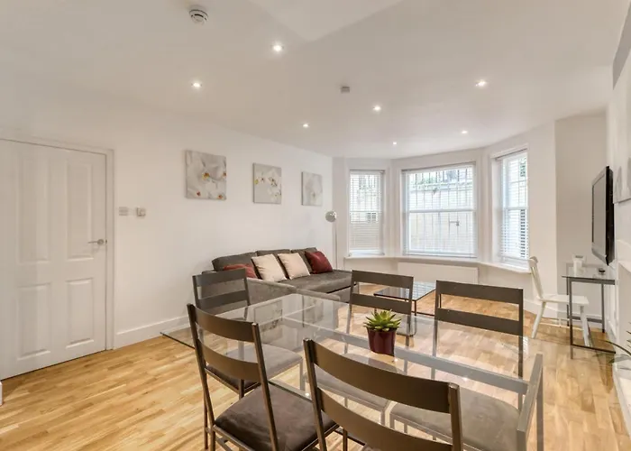 Holland Park Apartment